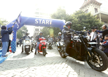 PT PLN (Persero) menjadi yang terdepan dalam akselerasi penggunaan kendaraan
listrik atau electric vehicle (EV) bagi operasional perusahaan di Indonesia.