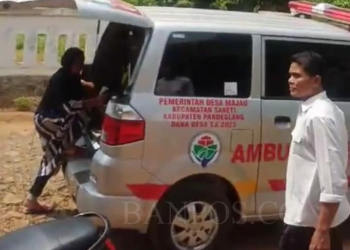 Salah seorang warga diduga keracunan makanan saat akan dibawa ke Puskesmas.