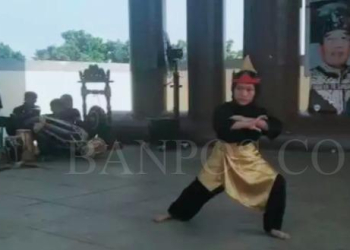 Tampak pagelaran seni pencak silat di Lebak yang menghadirkan pemain dari setiap paguron dari mulai anak-anak hingga dewasa, giat ini di hadiri para sesepuh dari masing paguron yang ada di pendopo kabupaten Lebak baru-baru ini. (19/11).
