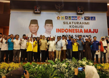 Rapat konsolidasi akbar Tim Kampanye Daerah (TKD) pasangan calon Presiden Prabowo Subianto dan Wakil Presiden Gibran Rakabuming Raka tingkat Kota Serang, Minggu (19/11) malam.