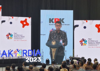 Ketua Komisi Pemberantasan Korupsi (KPK) sementara Nawawi Pomolango berikan sambutan pada peringatan Hari Anti Korupsi Sedunia (Hakordia) di Istora Senayan, Jakarta Pusat, Selasa (12/12/2023). ANTARA/Fianda Sjofjan Rassat