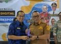 Kepala Kanwil DJP Banten, Cucu Supriatna (kiri) bersama Walikota Cilegon, Helldy Agustian dalam kegiatan Business Development Services (BDS) Kantor Pelayanan Pajak (KPP) Pratama Cilegon, Selasa, (30/1).