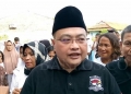Caleg DPR RI Dapil Banten II dari Partai Demokrat nomor urut 4 saat diwawancarai setelah kampanye keliling Kampung Sempu Kelapa Endep, Kelurahan Cipare, Kecamatan Serang, Kota Serang.