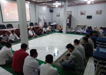 KPU Kota Cilegon bersama ulama dan perwakilan Forkopimda membacakan doa bersama guna kelancaran Pemilu 2024. LUKMAN HAPIDIN/BANTEN POS