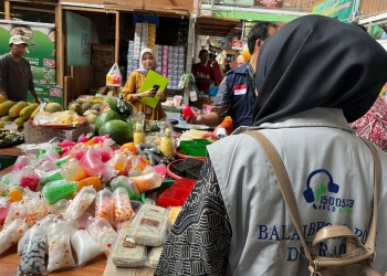 Pemkot Cilegon dan BPOM Serang melakukan pengawasan makanan yang mengandung bahan berbahaya di Pasar Blok F, Jum'at (15/3). LUKMAN HAPIDIN/BANTEN POS 