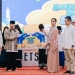 Direktur Bisnis Konsumer Bank BRI, Handayani ditemani Regional CEO BRI Regional Office Jakarta 3, Nazaruddin memberikan bantuan santunan usai berbuka bersama yatim dan masyarakat sekitar.