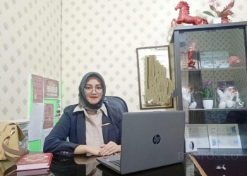 LUKMAN HAPIDIN/BANTEN POS 
Ketua Divisi Sosdiklih Parmas dan SDM pada KPU Kota Cilegon Nunung Nurjanah.