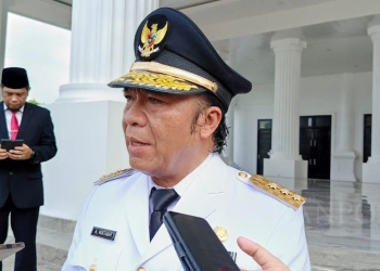 Pj Gubernur Banten Al Muktabar saat diwawancarai di lapangan Setda Banten pada Selasa (29/4) /Taufiq Solehudin/BANTEN POS