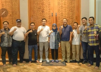 Bakal Calon Walikota Cilegon dari Partai Golkar, Robinsar bertemu dengan Ketua Partai Demokrat Banten, Iti Octavia Jayabaya di Lebak, Senin (20/5/2024) lalu. ISTIMEWA 
