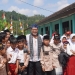 Direktur Astra Tol Tamer - Rinaldi bersama dengan siswa siswi SDN 1 Datarcae, Kabupaten Lebak.