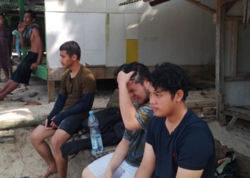 Sempat Tergulung Ombak Sawarna, Empat Pemuda Tangsel Selamat Ditolong Balawista Lebak
