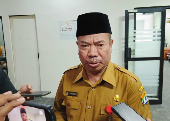 Kepala Dindikbud Kota Serang, Tb Suherman saat diwawancara soal jumlah anak putus sekolah di Kota Serang/Taufiq Solehudin/Banten Pos