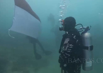 Peringati Hari Kemerdekaan RI ke-79, POSSI Banten Gelar Pengibaran Bendera Bawah Laut