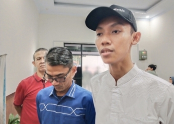 Ketua DPRD Lebak, Agul Zulfikar (kanan)