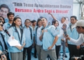 Artis Raffi Ahmad di tengah kelompok buruh yang mendeklarasikan dukunganny untuk pasangan Andra Soni- Dimyati Natakusumah.