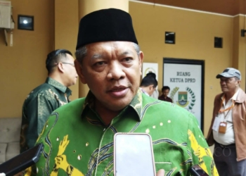 Ketua DPC PPP Kota Cilegon Sahruji saat memberikan keterangan kepada awak media, Rabu (4/9/2024). (LUKMAN HAPIDIN/BANTEN POS)