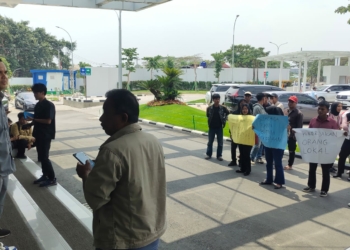 Dinilai Tak Diprioritaskan, Warga Geruduk Rumah Sakit Bethsaida di JLS