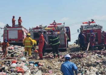Krakatau Posco Kerahkan Tim Pemadam Kebakaran di TPSA Bagendung