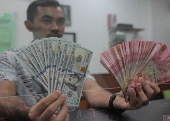 Nilai Tukar Rupiah Kembali Melemah, Diproyeksi Bisa Tembus Rp15.500 per Dolar AS