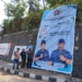 Nampak anggota PWI Banten berpose seusai memasang Banner sukseskan Pilkada serentak 2024.