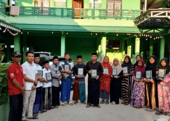 Neng Tika Rayakan Hari Santri dengan Pembagian Al-Quran di Cimarga dan Leuwidamar