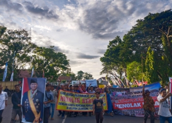 Tolak TPST Regional, Ratusan Warga Cikulur-Cileles Geruduk Gedung DPRD