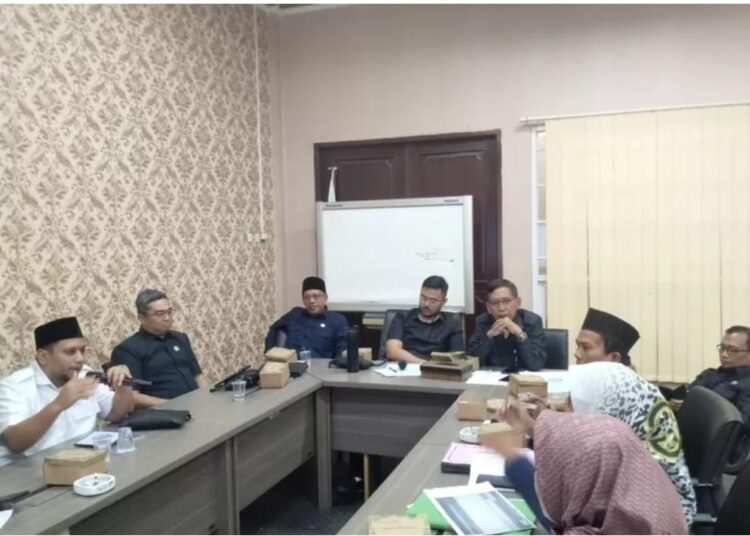 Dewan Prihatin Honor Guru Yang Mengabdi Belasan Tahun Kalah Dengan Guru Siluman