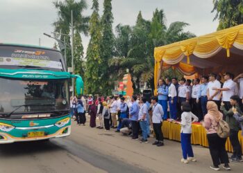 47 Bus Mudik Gratis Dilepas Walikota Robinsar, PT MFI Ikut Partisipasi