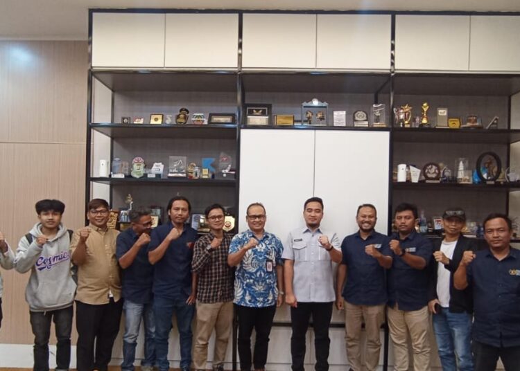 Dihadapan Pengurus PWI Cilegon, Walikota Robinsar Komitmen Transparan dan Terima Masukan 