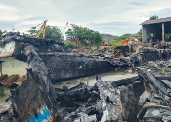 Kebakaran Kapal di Merak Terkesan Dibiarkan