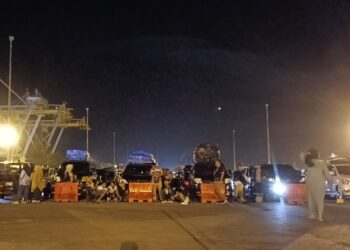 Pelabuhan Merak Tidak Mampu Menampung Ribuan Mobil Pemudik