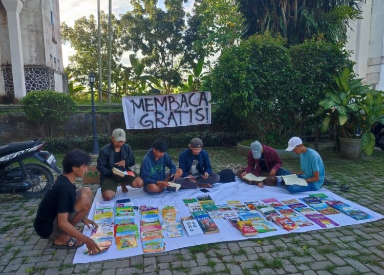 Perkuat Literasi, Pemuda Pamarayan Gelar Taman Baca Gratis