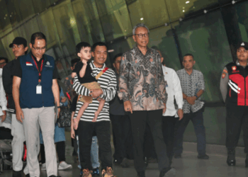 Kloter pertama yang terdiri dari 11 (sebelas) orang dari WNI yang dievakuasi dari Iran tiba di Bandara Soekarno-Hatta pada Selasa sore