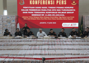 Konferensi pers Kejagung dengan memamerkan uang Rp 2 triliun dari total Rp 11,8 triliun yang disita dalam kasus dugaan korupsi CPO.
