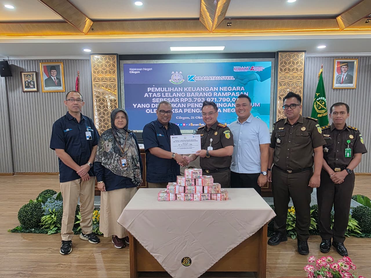 Kejari Cilegon berhasil melakukan pemulihan keuangan negara senilai Rp3,79 miliar di Kantor Kejari Cilegon, Selasa (21/10). ISTIMEWA